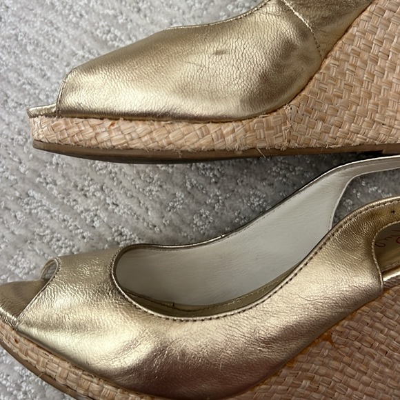 Lilly Pulitzer Kristen gold wedge size 7 - Picture 9 of 11